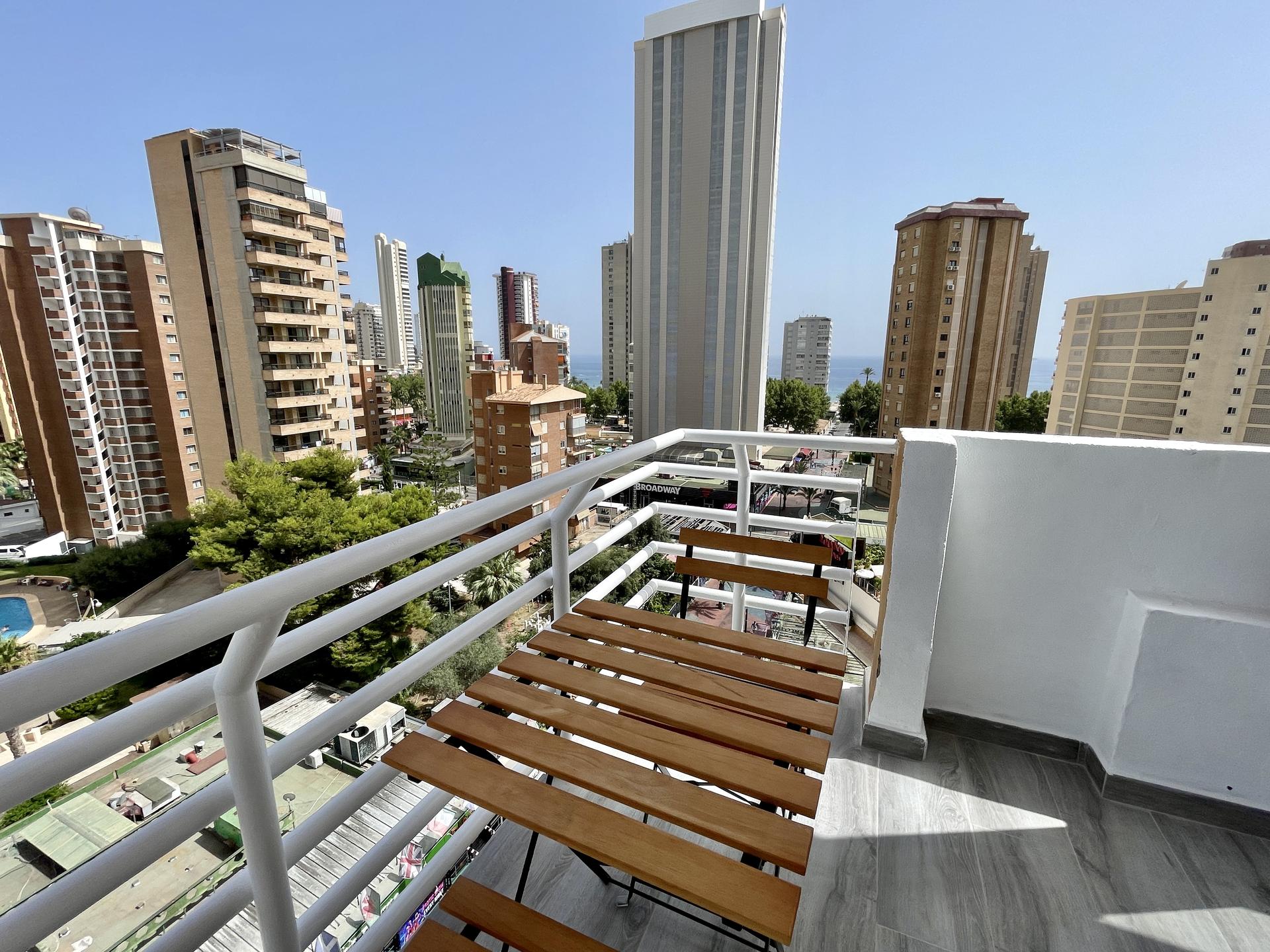 Apartamento reformado con terraza en Benidorm